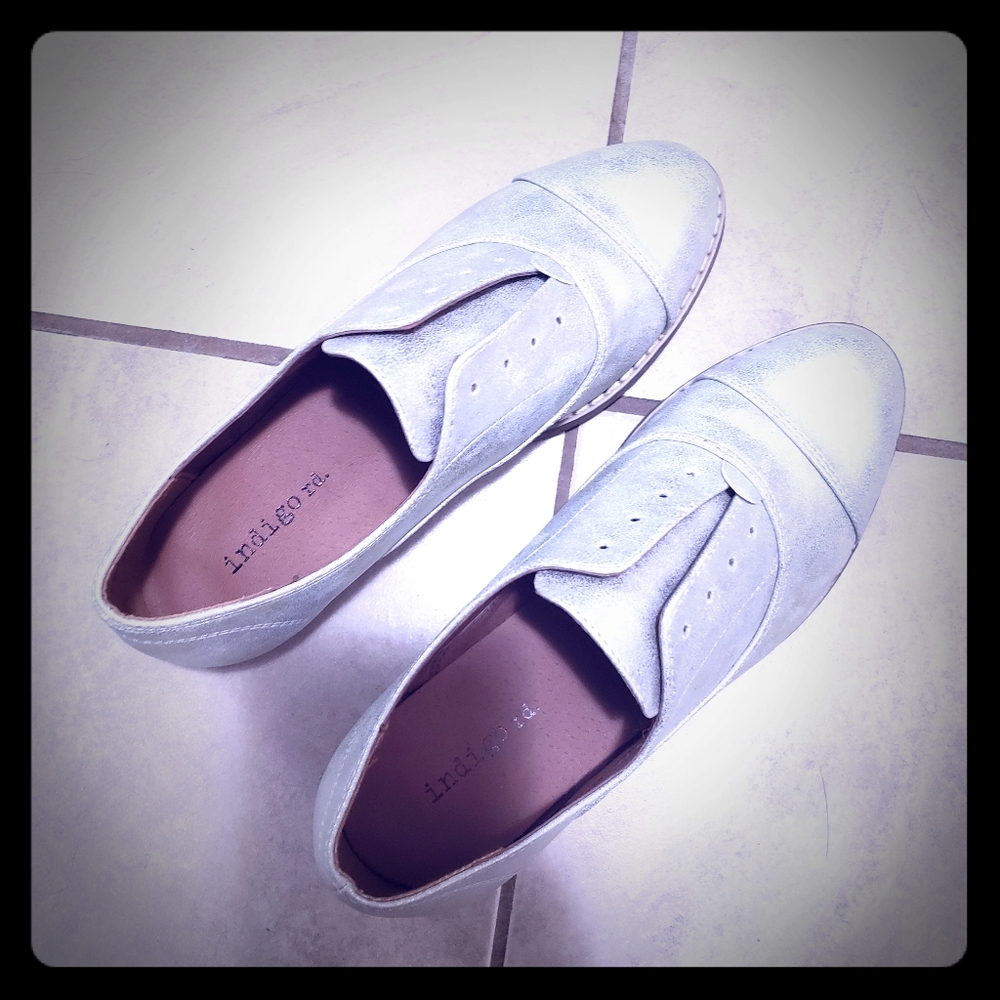 Metallic silver oxford shoes